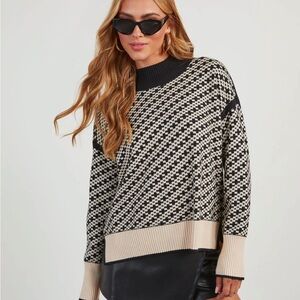 ⭐️ 2/$40 ⭐️ Black and Cream Patterned Sweater